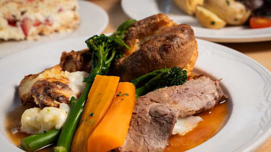 Coombe House Care Home Reading meals-carousel - 1