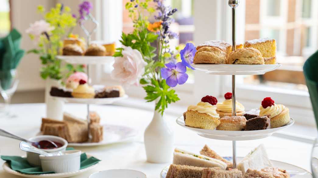 Coombe House Care Home Reading meals-carousel - 3