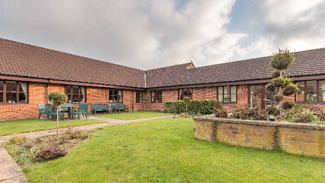 Derham House Care Home Upminster buildings-carousel - 8