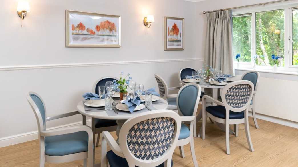 Queens Court Care Home Care Home Buckhurst Hill meals-carousel - 2