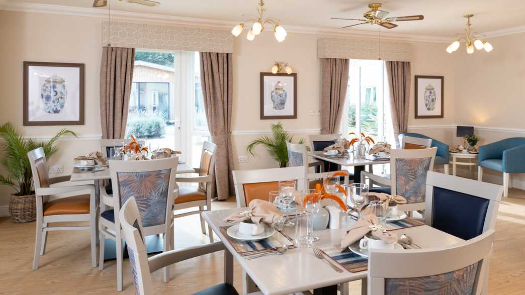 Manton Heights Care Centre Care Home Bedford meals-carousel - 1