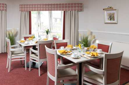 Queens Court Care Home Care Home Buckhurst Hill  - 4