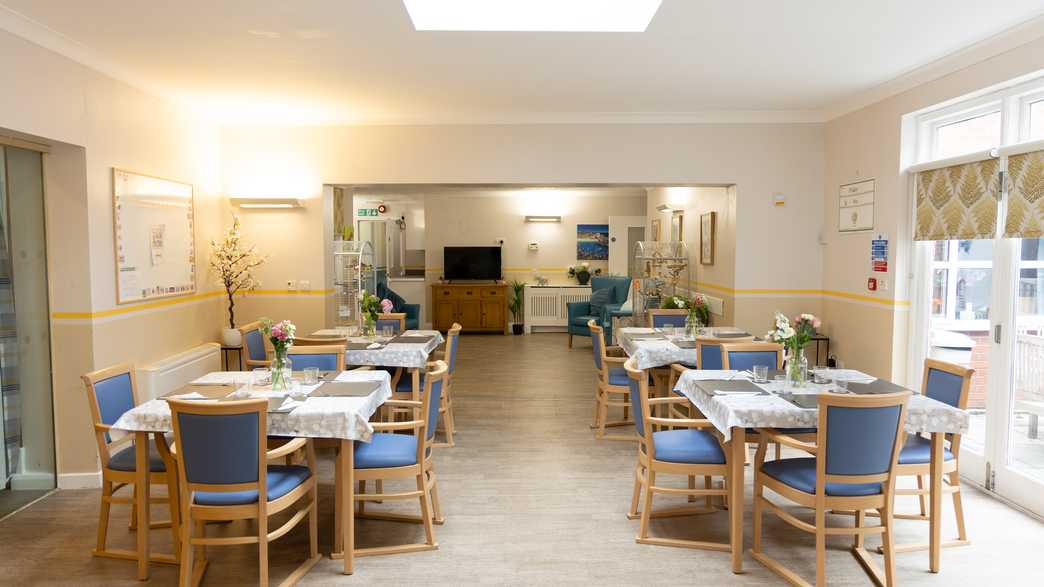 The Knoll Nursing Home (Yeovil) Limited Care Home Yeovil buildings-carousel - 4