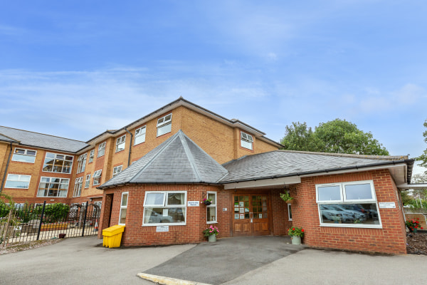 dovecote-manor-care-home-care-home-milton-keynes-mk3-6en