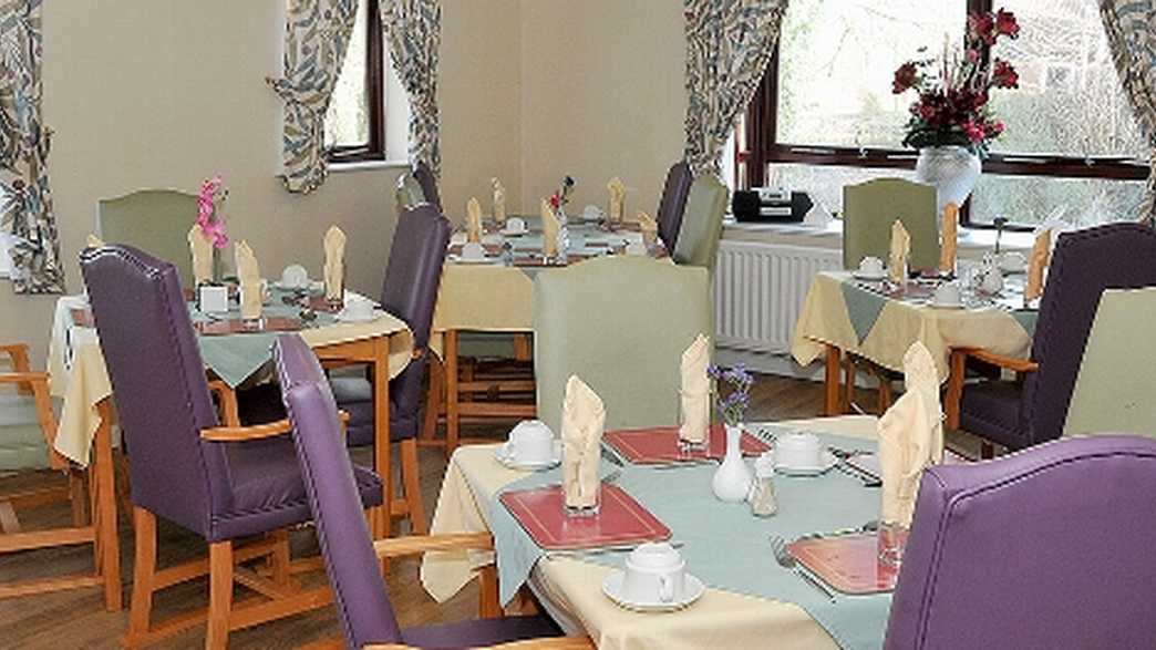 Dovehaven Lodge Care Home Preston meals-carousel - 1