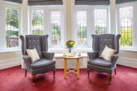 Dungate Manor Care Home Reigate  - 5