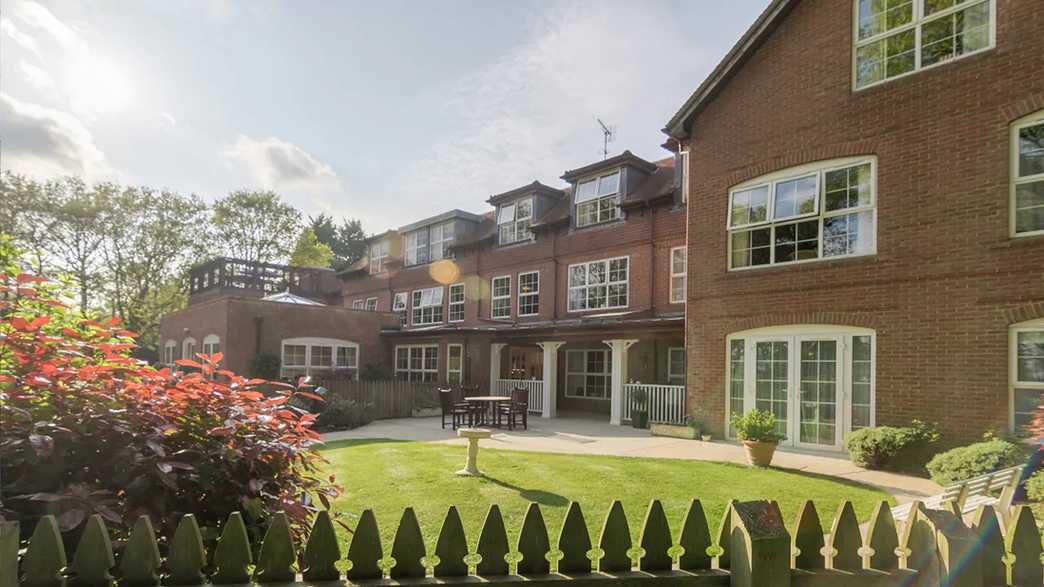 Elstree View Care Home Care Home Borehamwood buildings-carousel - 5