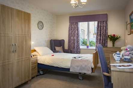 Emberbrook Care Home Thames Ditton  - 4