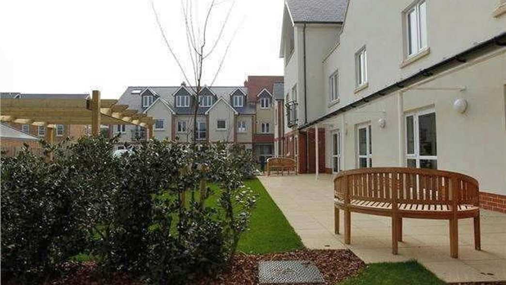 Farringford Court Retirement Living Lymington wellbeing-carousel - 1