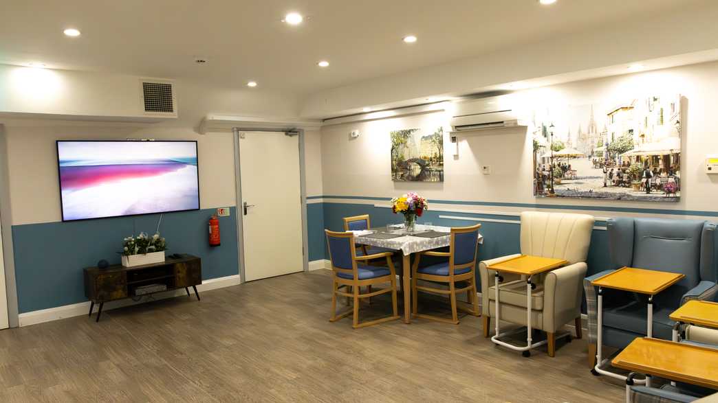 The Knoll Nursing Home (Yeovil) Limited Care Home Yeovil buildings-carousel - 6