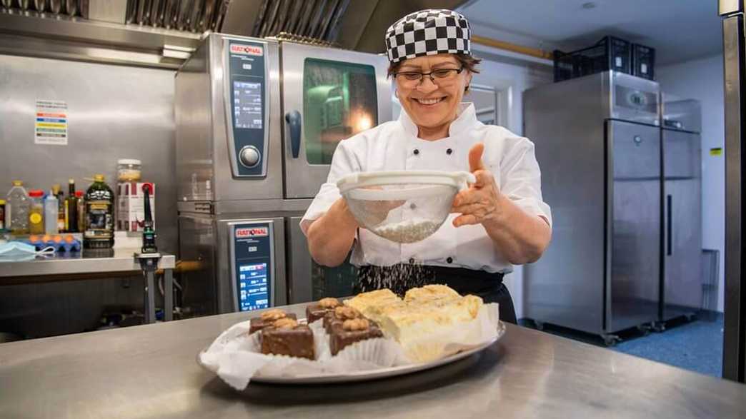 Charlton Lodge Care Home Wantage meals-carousel - 3