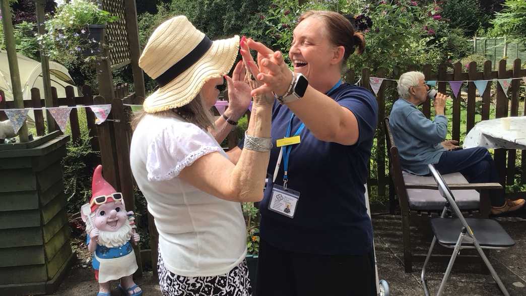 Robin Hood House Care Home Berkhamsted activities-carousel - 13