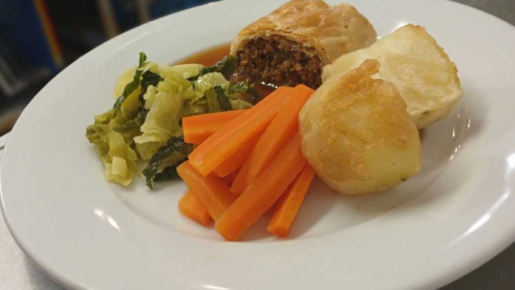 Glebe House Care Home Care Home Caterham meals-carousel - 2