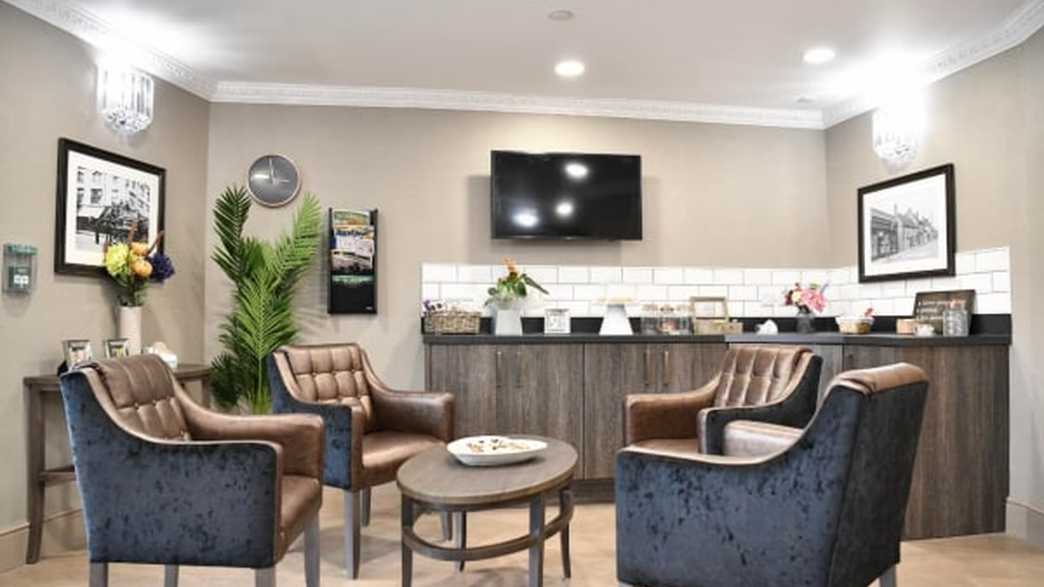 Glenvale Park Care Home Care Home Wellingborough buildings-carousel - 3