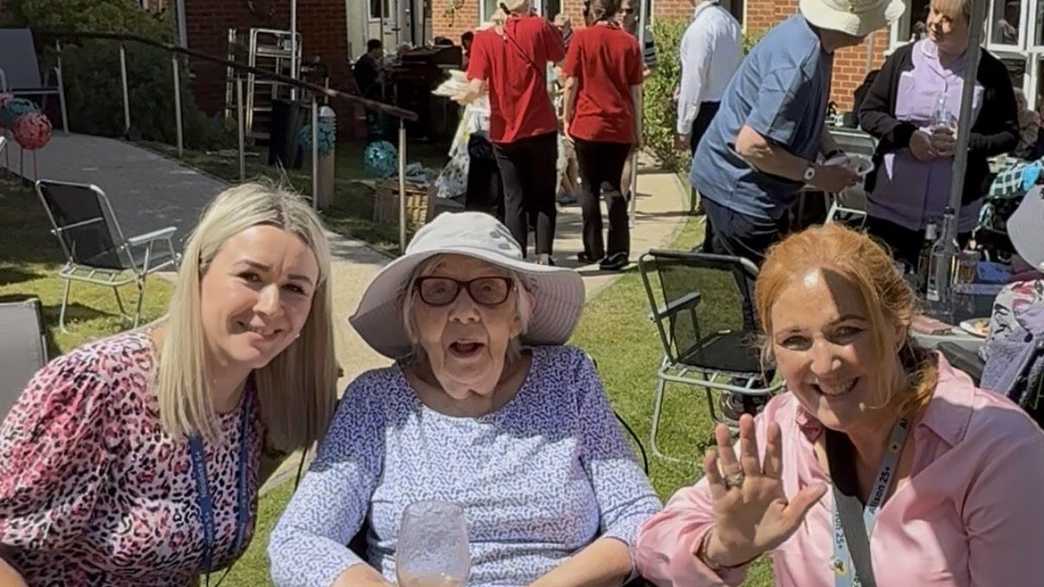 Hill House Nursing Home Care Home Farnham activities-carousel - 4