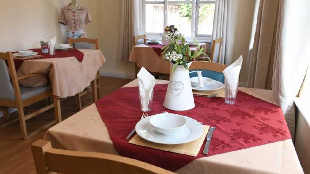 Harrogate Lodge Care Home Care Home Leeds meals-carousel - 1