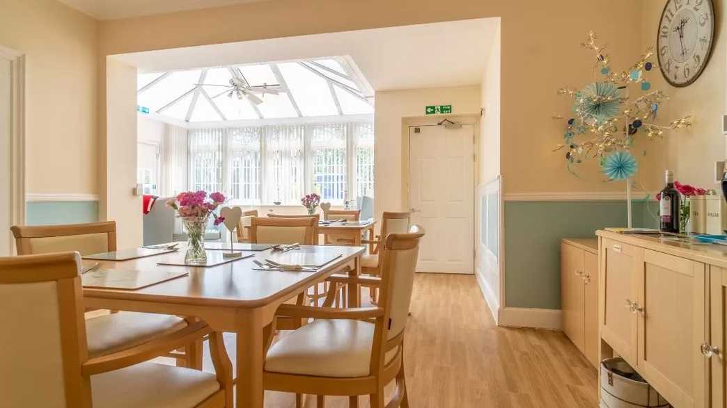 Hartwell Lodge Residential Home Care Home Fareham meals-carousel - 3