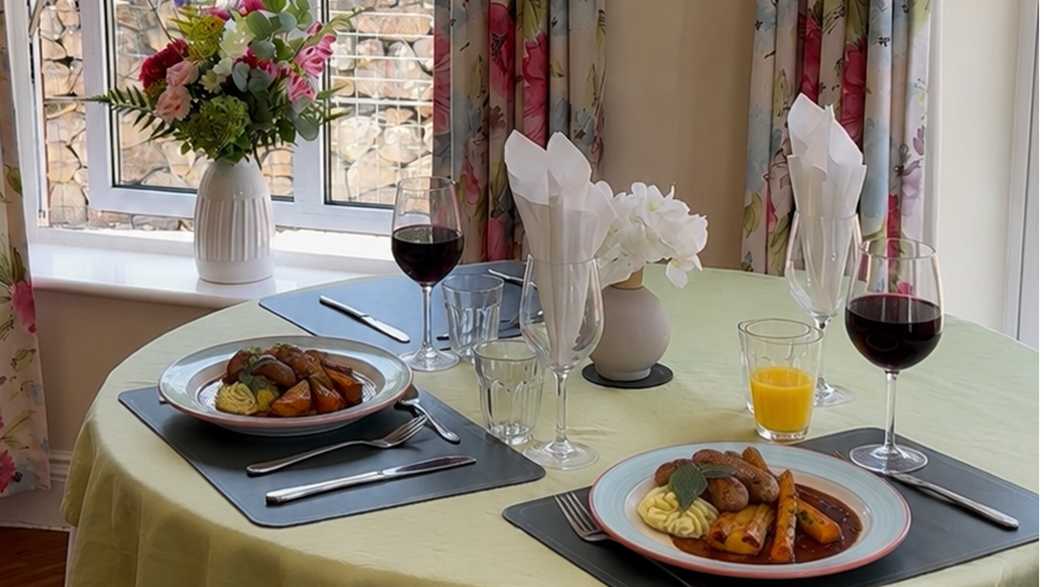 Hill House Nursing Home Care Home Farnham meals-carousel - 2