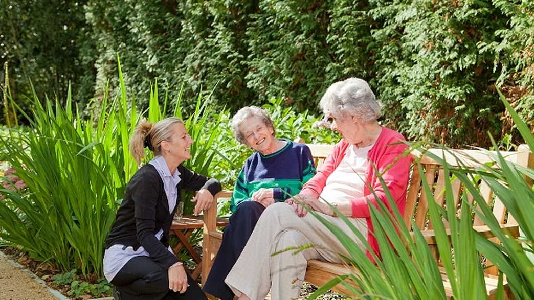 Hill House Nursing Home Care Home Farnham buildings-carousel - 1