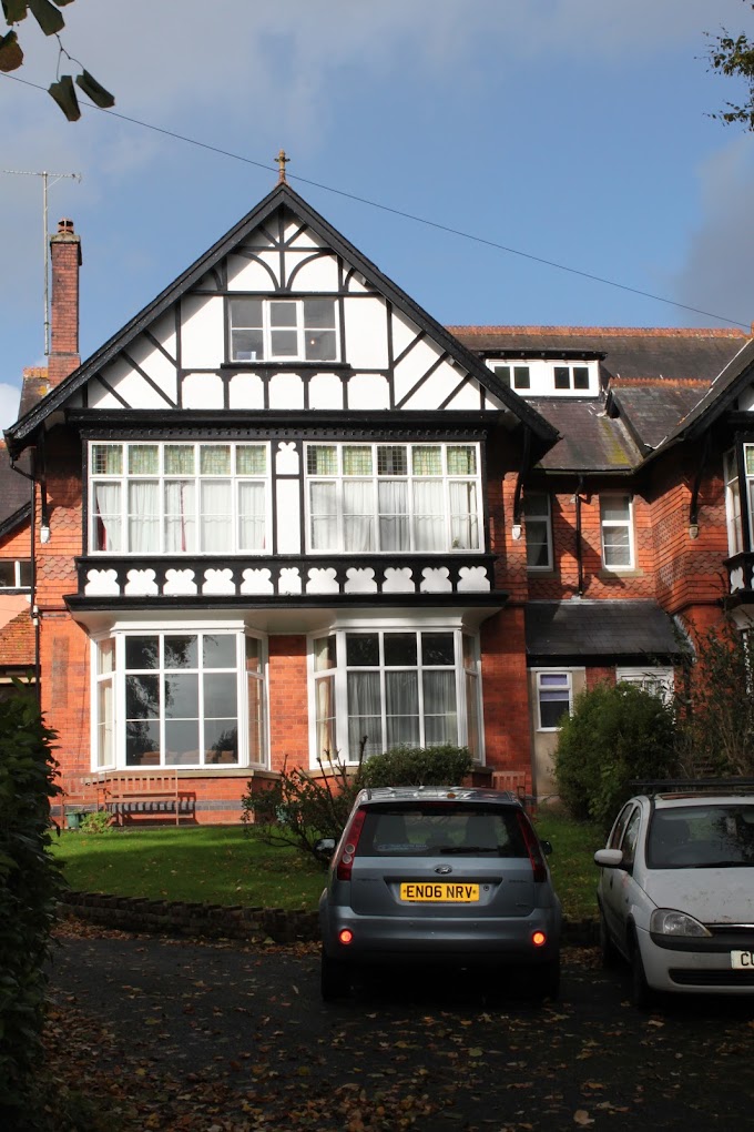 Bryn y Wawr Care Home Llandeilo, SA19 6DB