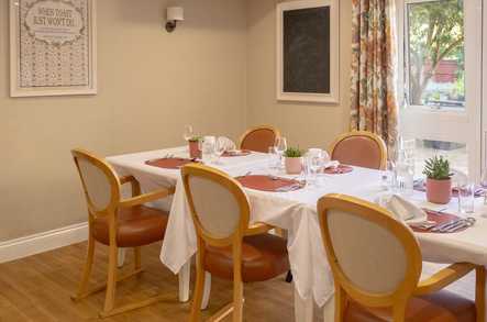 TLC Carlton Court Care Home Care Home Barnet  - 2