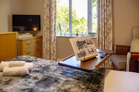 TLC Carlton Court Care Home Care Home Barnet  - 4