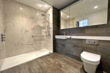 Apartment 21 image 4