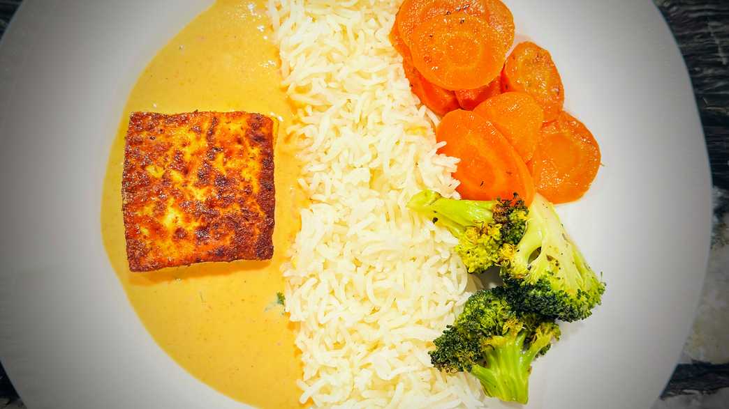 TLC Kailash Manor Care Home Care Home Pinner meals-carousel - 7