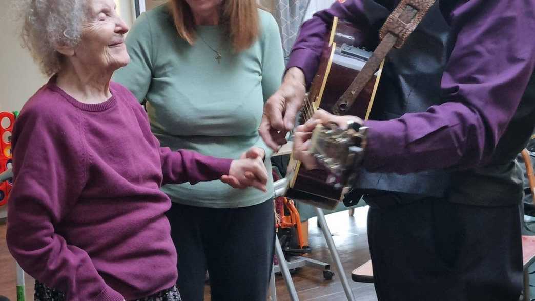 Gedling Village Care Home Care Home Nottingham activities-carousel - 7