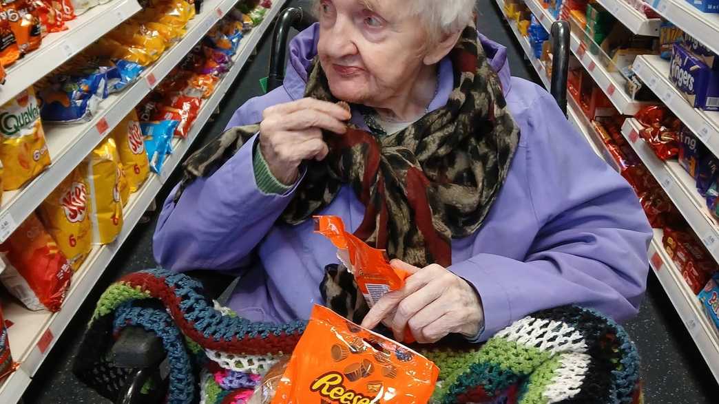 Gedling Village Care Home Care Home Nottingham activities-carousel - 6