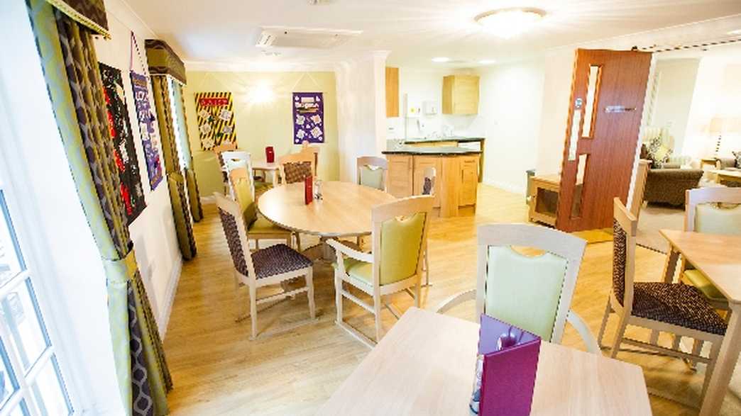 Iffley Residential and Nursing Home Care Home Oxford meals-carousel - 3