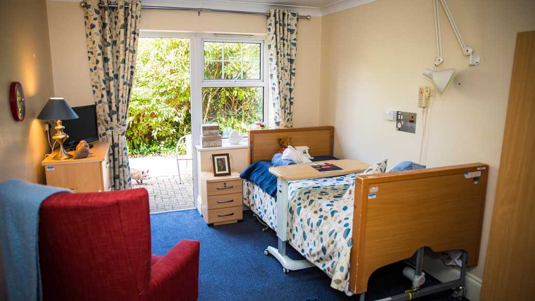 Inglewood Nursing Home Care Home Eastbourne accommodation-carousel - 1