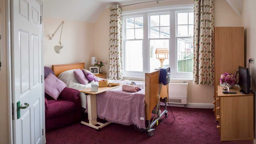 Inglewood Nursing Home Care Home Eastbourne accommodation-carousel - 2