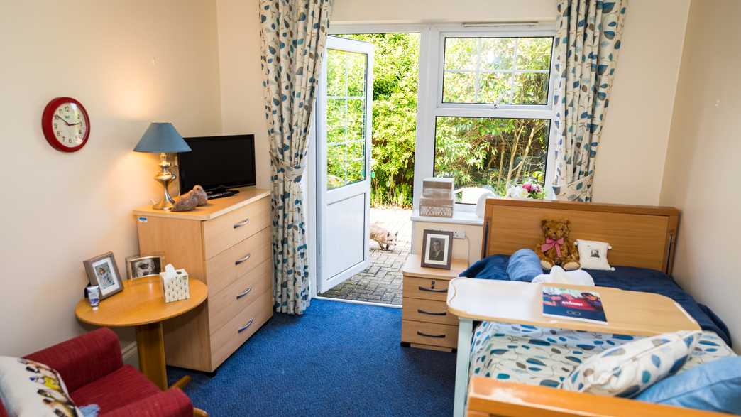 Inglewood Nursing Home Care Home Eastbourne accommodation-carousel - 4