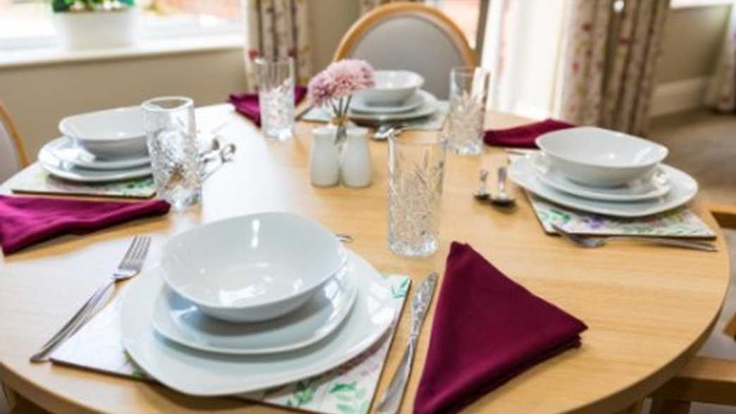 Inglewood Nursing Home Care Home Eastbourne meals-carousel - 1