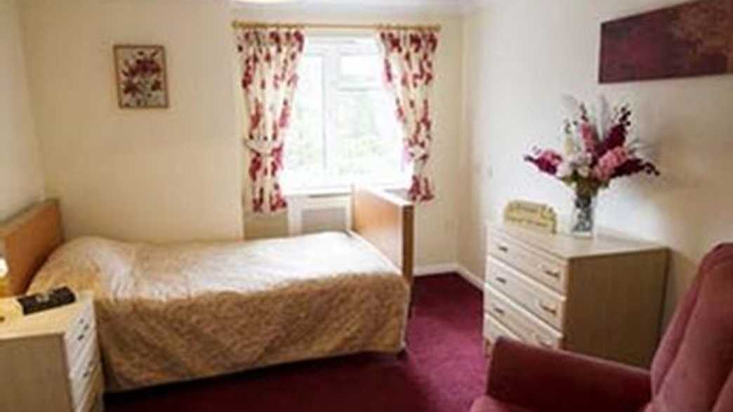 Ivydene Residential and Nursing Home Care Home Ivybridge accommodation-carousel - 2