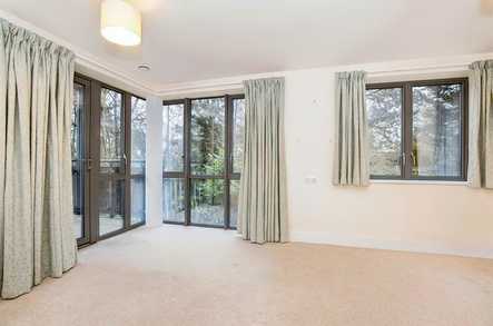 Jenner Court 2 Bed Apartment image 3