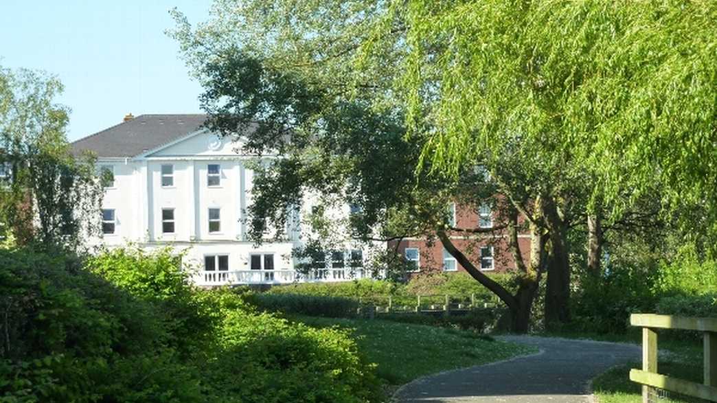Lakeside Watermead Care Home Care Home Aylesbury buildings-carousel - 6