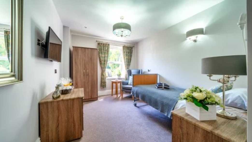 Lakeside Watermead Care Home Care Home Aylesbury accommodation-carousel - 1