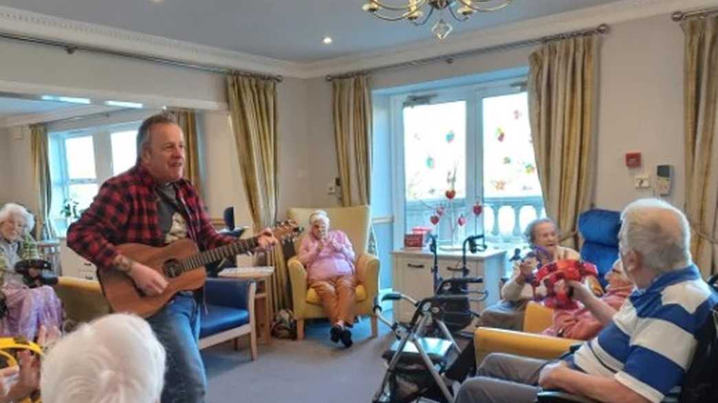 Lakeside Watermead Care Home Care Home Aylesbury activities-carousel - 2