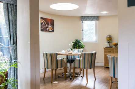 Leah Lodge Care Home Care Home London  - 3