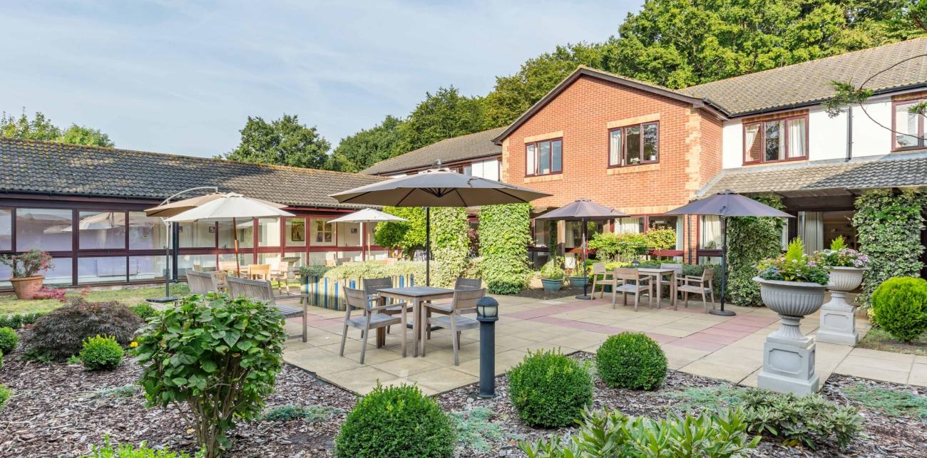 Leonard Lodge Care Home Brentwood, CM13 1AQ