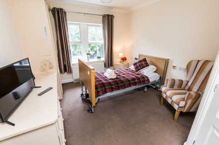 Linson Court Care Home Care Home Batley  - 4