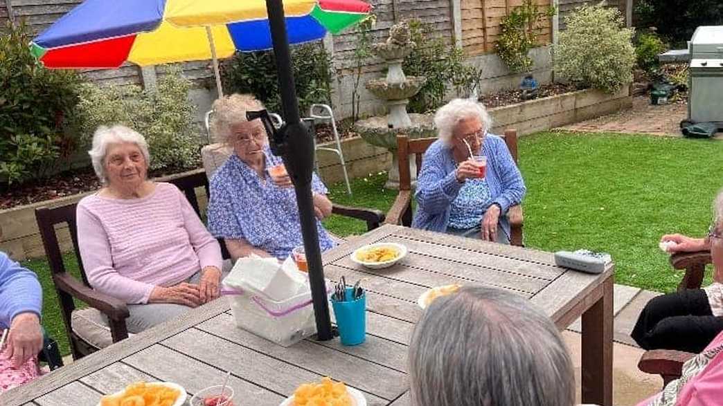 Little Oaks Residential Care Home Care Home Witham buildings-carousel - 6