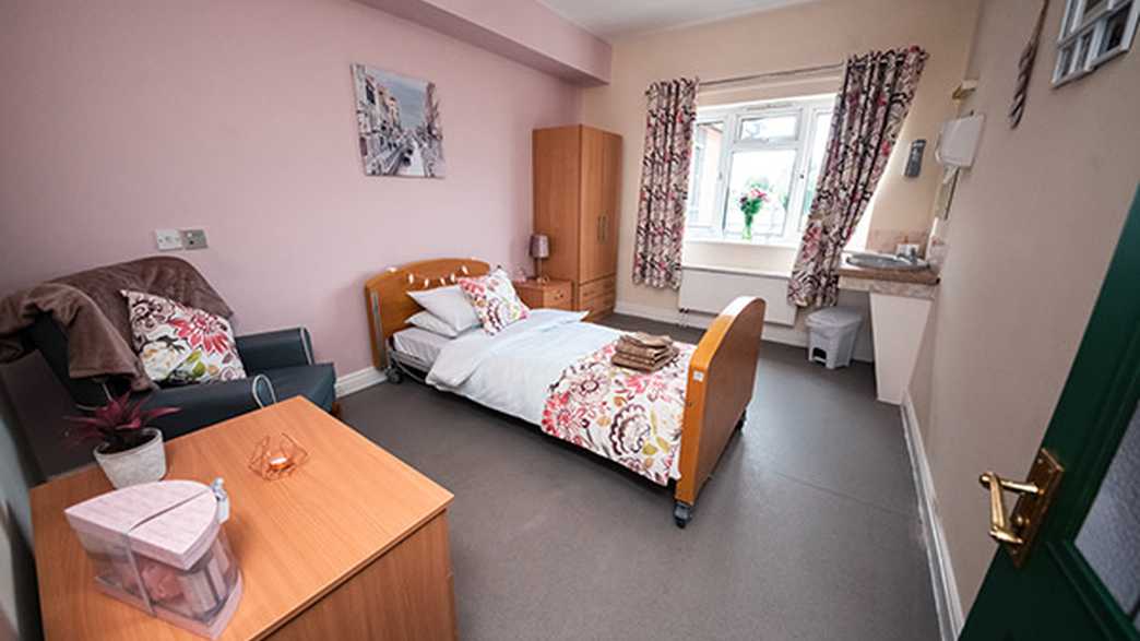 Lowmoor Nursing Home Care Home Nottingham accommodation-carousel - 1