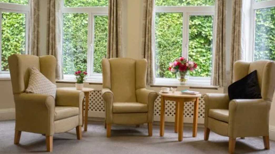 Lynton Hall Care Home Care Home New Malden buildings-carousel - 3