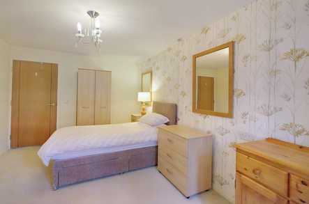 Malpas Court 2 Bed Apartment image 5