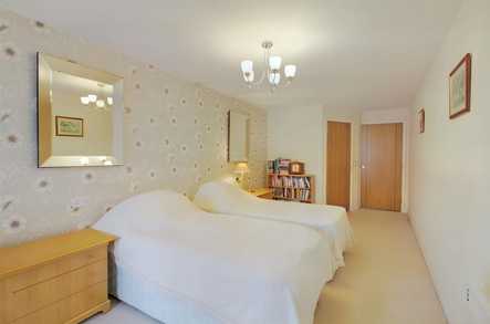 Malpas Court 2 Bed Apartment image 4