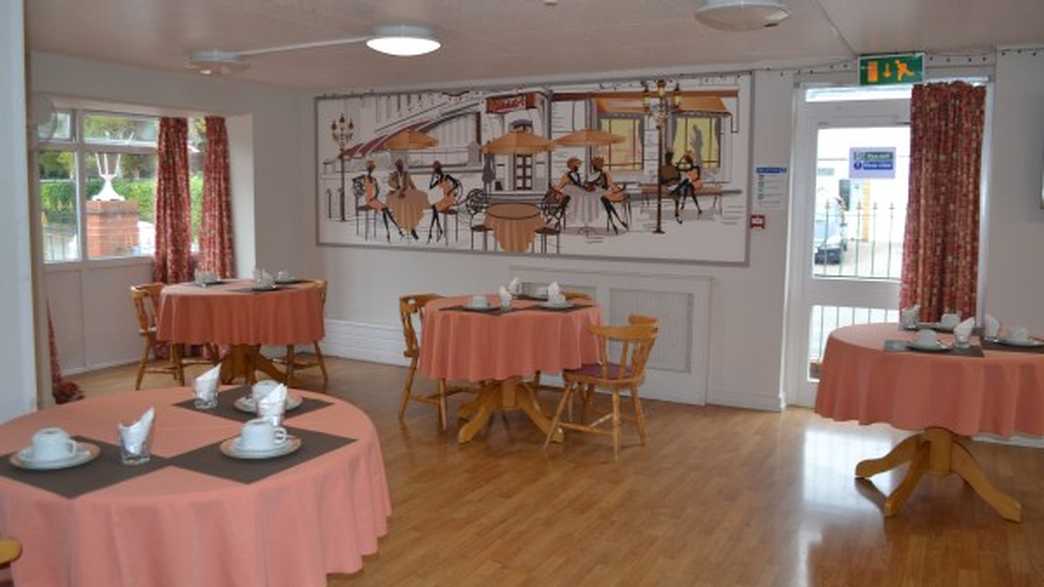 Meadow's Court Care Home Care Home Leicester meals-carousel - 1