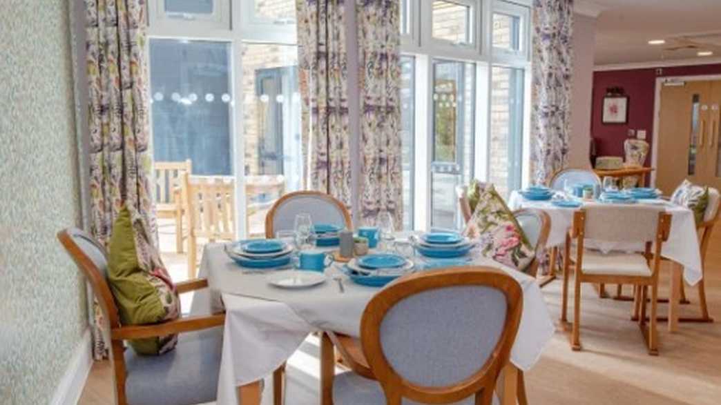 Melwood Grange Care Home Royston meals-carousel - 1